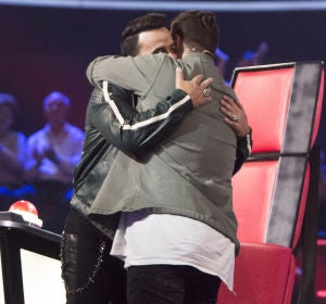 Luis Fonsi se derrumba al recordar el bonito gesto que cambió la vida de Antonio Orozco Luis Fonsi se derrumba al recordar el bonito gesto que cambió la vida de Antonio Orozco