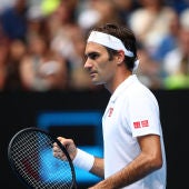 Roger Federer celebrando la victoria en un partido del Open de Australia