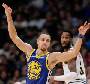 Stephen Curry celebra una canasta ante los Nuggets Stephen Curry celebra una canasta ante los Nuggets
