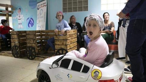 Ni&ntilde;os del Hospital Materno Infantil en el programa Risop&eacute;rate antes de entrar al quir&oacute;fano