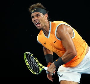 Rafa Nadal ejecuta un saque ante Matthew Ebden Rafa Nadal ejecuta un saque ante Matthew Ebden