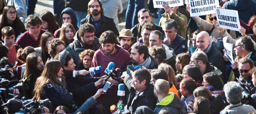 Los 16 detenidos por cortar el AVE en el aniversario del 1-O, en libertad Los 16 detenidos por cortar el AVE en el aniversario del 1-O, en libertad