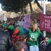 Concentración de madres y padres de alumnos del colegio público La Paz de Torrellano