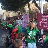 Concentración de madres y padres de alumnos del colegio público La Paz de Torrellano Concentración de madres y padres de alumnos del colegio público La Paz de Torrellano