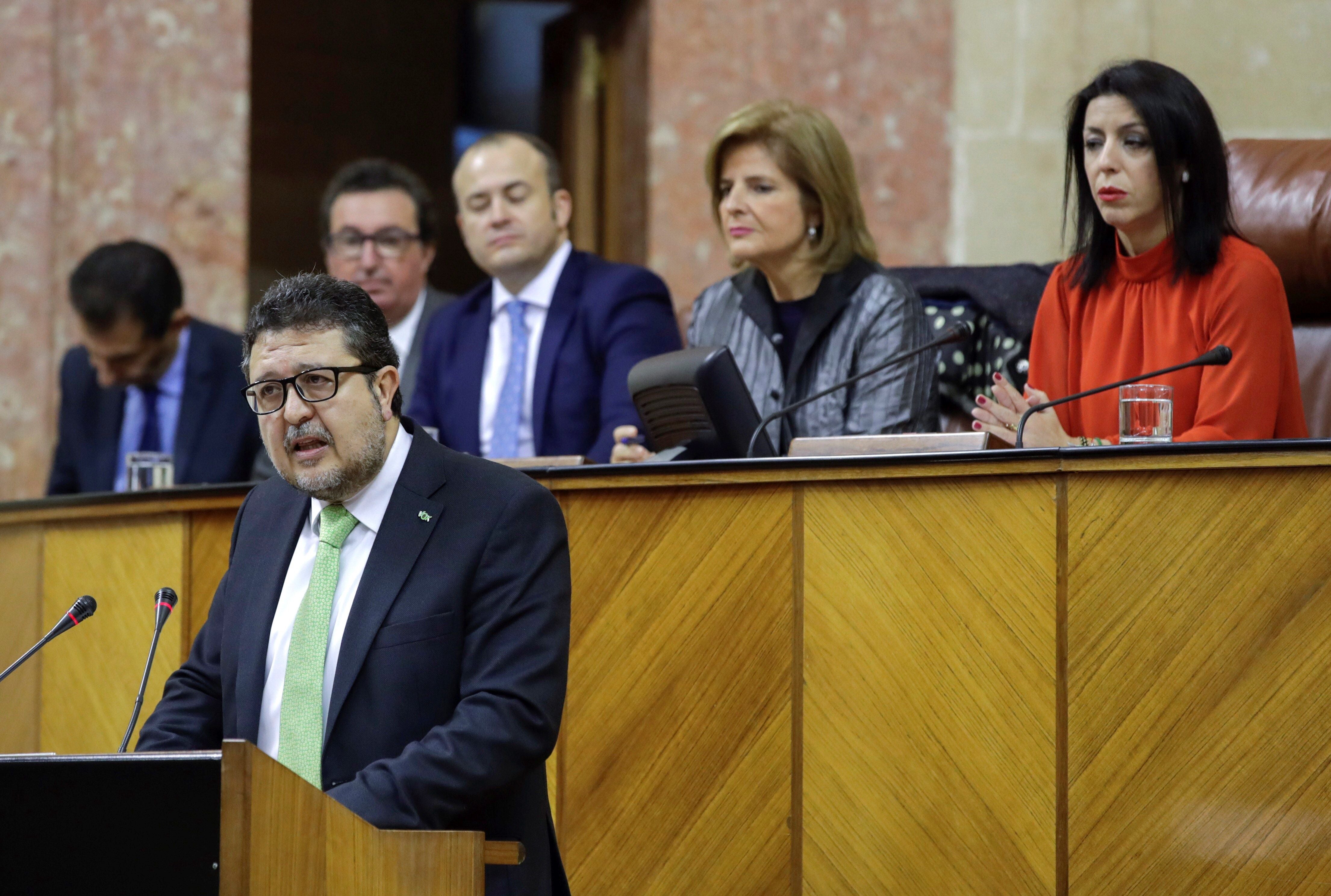 Duras críticas de Serrano(Vox) a la sentencia a La Manada: "La relación más segura entre un hombre y una mujer, será únicamente a través de la prostitución" Duras críticas de Serrano(Vox) a la sentencia a La Manada: "La relación más segura entre un hombre y una mujer, será únicamente a través de la prostitución"