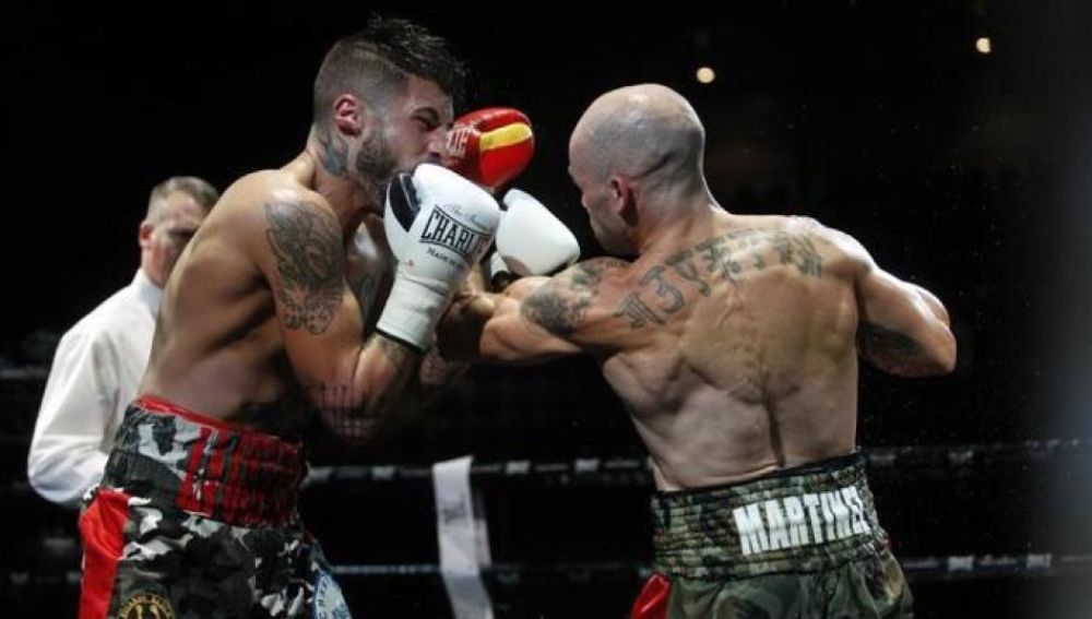 Kiko Martínez (d), durante el combate contra el catalán Marc 'La Guerra' Vidal.