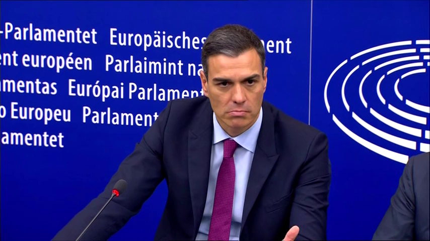 Sánchez habla en Davos de la fortaleza económica española: "Inspira confianza en los mercados fiancieros" Sánchez habla en Davos de la fortaleza económica española: "Inspira confianza en los mercados fiancieros"