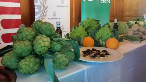 Muestra de las hortalizas de invierno que se cultivan en la agricultura de Elche Muestra de las hortalizas de invierno que se cultivan en la agricultura de Elche
