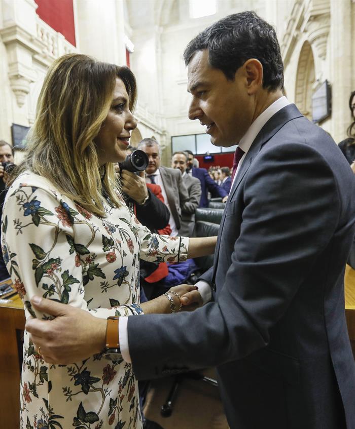 Tenso rifirrafe entre Susana Díaz y Juanma Moreno por la listeriosis: "Usted sólo pone tuits incendiarios" Tenso rifirrafe entre Susana Díaz y Juanma Moreno por la listeriosis: "Usted sólo pone tuits incendiarios"