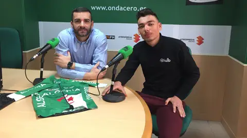 Monserrate Hernández con el ciclista Ismail Medjahed, campeón de Argelia en 2015 y corredor del ULB Sports. CICLISMO