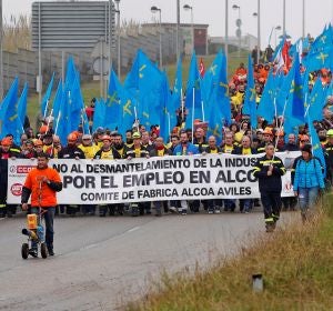 Trabajadores de Alcoa durante una concentración en Avilés. Trabajadores de Alcoa durante una concentración en Avilés.