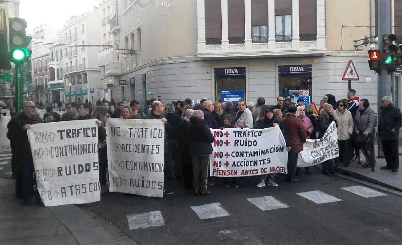 Vecinos del entorno del Huerto Ripoll de Elche quieren sumarse a las movilizaciones para paralizar las obras en la calle Alfonso XII Vecinos del entorno del Huerto Ripoll de Elche quieren sumarse a las movilizaciones para paralizar las obras en la calle Alfonso XII