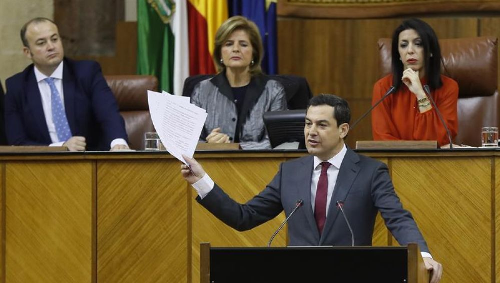 Juanma Moreno Bonilla en el Parlamento de Andalucía