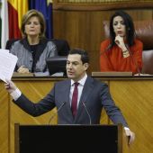 Juanma Moreno Bonilla en el Parlamento de Andalucía