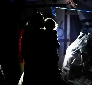 Refugiada con su hijo en el campo de Moria, Lesbos (Grecia) Refugiada con su hijo en el campo de Moria, Lesbos (Grecia)