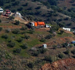 Vista de los operativos del rescate en Totalán (Málaga) Vista de los operativos del rescate en Totalán (Málaga)