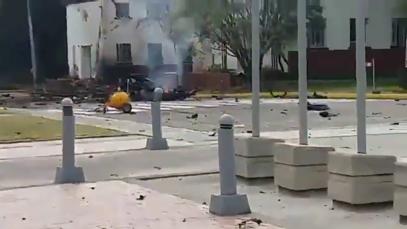 Al menos 21 muertos por la explosión de un coche bomba en una escuela de Policía de Bogotá Al menos 21 muertos por la explosión de un coche bomba en una escuela de Policía de Bogotá