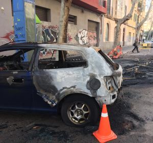 Coche calcinado en Palma Coche calcinado en Palma