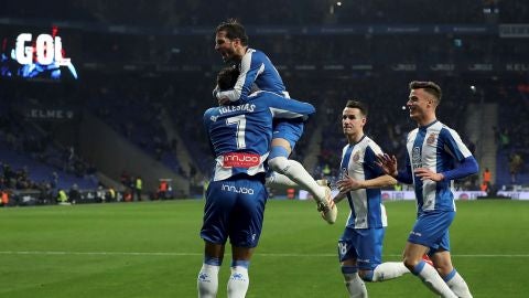 Los jugadores del Espanyol celebran un gol