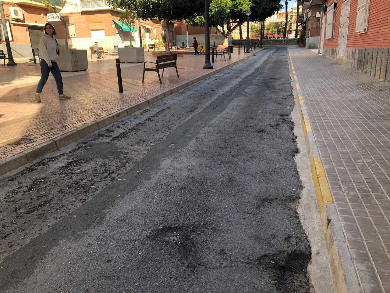 Podemos Elche reclama el reasfaltado de la calle Villajoyosa del barrio El Toscar Podemos Elche reclama el reasfaltado de la calle Villajoyosa del barrio El Toscar