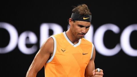 Rafa Nadal celebra un punto ante Alex de Mi&ntilde;aur