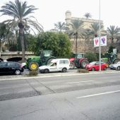 Tractores protestan frente al Consolat de Mar