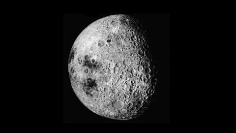 La cara oculta de la Luna se caracteriza por sus numerosos cr&aacute;teres