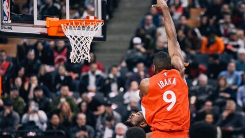 Serge Ibaka, en acci&oacute;n ante los Suns