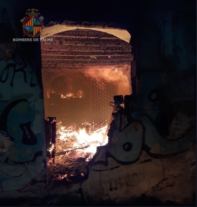 Extinguido el incendio de una casa abandonada en la zona de Can Pastilla Extinguido el incendio de una casa abandonada en la zona de Can Pastilla