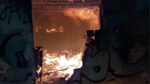 El incendio que se ha originado en una casa abandonada de Can Pastilla El incendio que se ha originado en una casa abandonada de Can Pastilla