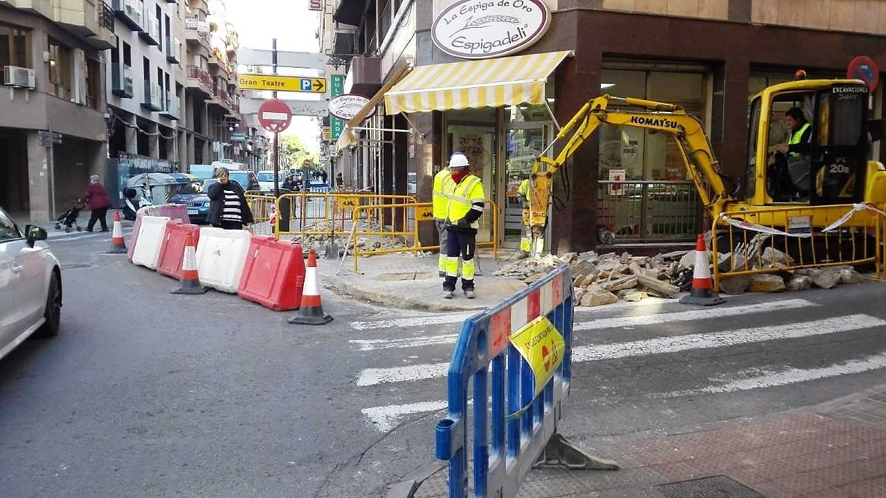 PP, Ilicitanos por Elche y Ciudadanos aprueban en el pleno municipal paralizar las obras en la calle Alfonso XII PP, Ilicitanos por Elche y Ciudadanos aprueban en el pleno municipal paralizar las obras en la calle Alfonso XII