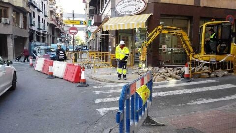 Obras en la calle Alfonso XII de Elche