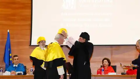 El investigador Antonio García en el momento de ser investido Doctor Honoris Causa por la UMH de Elche El investigador Antonio García en el momento de ser investido Doctor Honoris Causa por la UMH de Elche