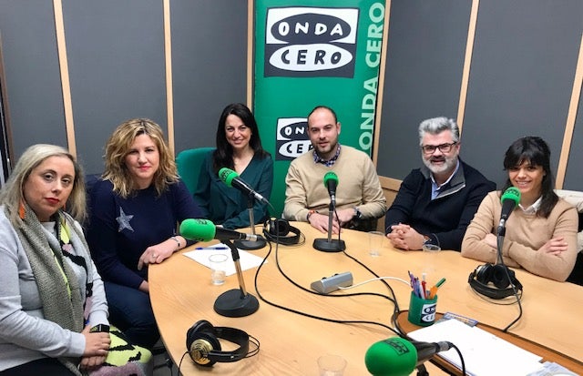 Los comerciantes de Alicante analizan la difícil situación que afecta al sector que ha obligado a cerrar centenares de negocios en los últimos años Los comerciantes de Alicante analizan la difícil situación que afecta al sector que ha obligado a cerrar centenares de negocios en los últimos años