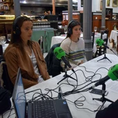 Marta Cazalla y Cristina Postigo en el Mesón Cantarrana Marta Cazalla y Cristina Postigo en el Mesón Cantarrana