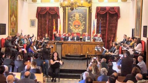 Votaci&oacute;n en el pleno del Ayuntamiento de Elche del mes de enero