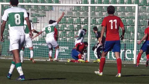 El Ilicitano dejó escapar la oportunidad de ganar ante el Atlético Saguntino. ILICITANO