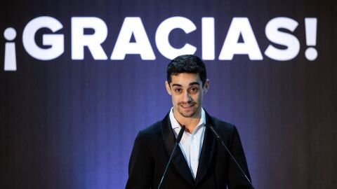 Javier Fern&aacute;ndez, en su despedida ante los medios en el Palacio de los Deportes