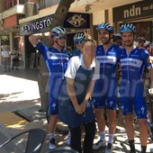 La foto de la polémica con el ciclista Iljo Keisse La foto de la polémica con el ciclista Iljo Keisse