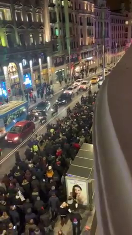 Los taxistas intentan cortar la Gran Vía de Madrid Los taxistas intentan cortar la Gran Vía de Madrid