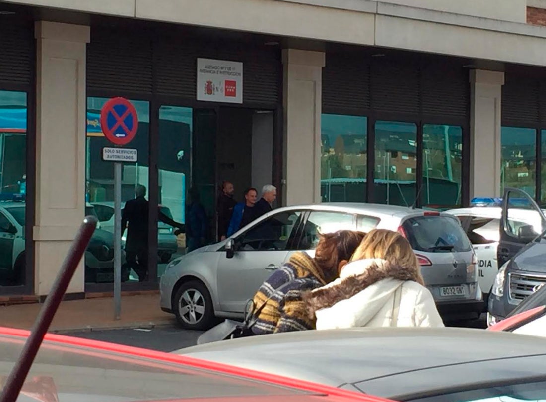 El marido de una amiga de la mujer del 'Profe' Ortega llamó a la Policía y posteriormente el preparador fue detenido El marido de una amiga de la mujer del 'Profe' Ortega llamó a la Policía y posteriormente el preparador fue detenido