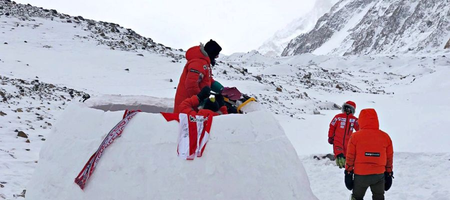 Parte de la expedición de Alex Txikon en el K2 Parte de la expedición de Alex Txikon en el K2