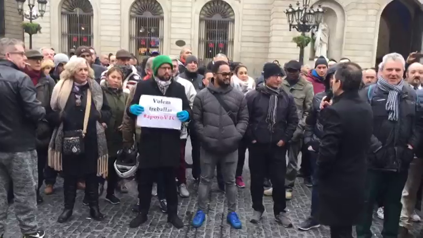 Los conductores de VTC presentan mil firmas contra la precontratación Los conductores de VTC presentan mil firmas contra la precontratación