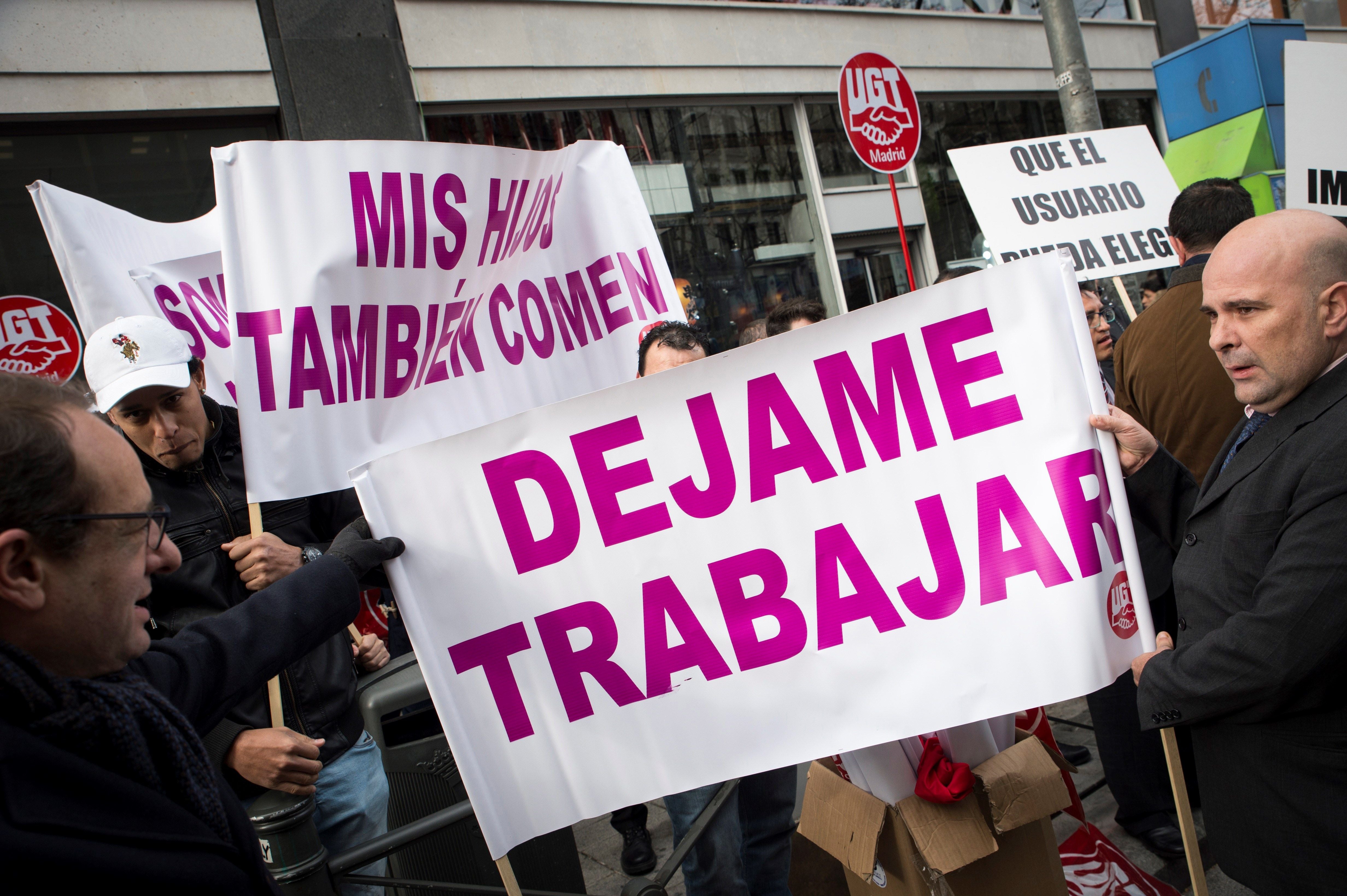 Uber y Cabify dejan de operar en Barcelona desde este viernes tras la nueva regulación Uber y Cabify dejan de operar en Barcelona desde este viernes tras la nueva regulación