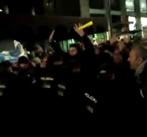 Los taxistas intentan bloquear la Gran Vía y la policía les bloquea el paso Los taxistas intentan bloquear la Gran Vía y la policía les bloquea el paso