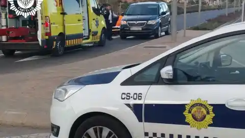 Actuación de la Policía Local y el SAMU tras el atropello. Actuación de la Policía Local y el SAMU tras el atropello.