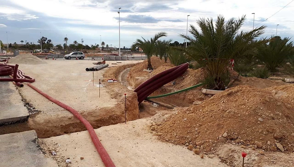 Obras de la rotonda en la zona verde Obras de la rotonda en la zona verde