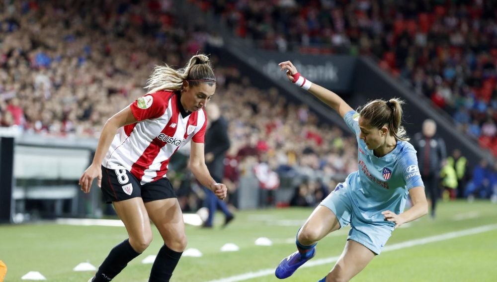 María Díaz y Laia Aleixandri, durante el Athletic-Atlético de la Copa de la Reina
