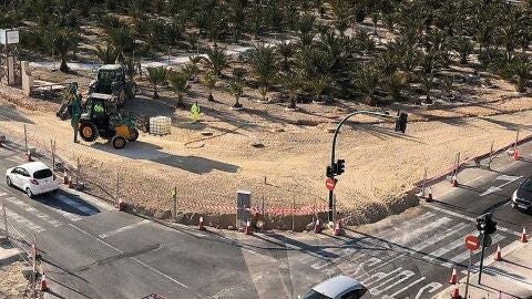 Espacio de la zona verde que se ha invadido para la construcci&oacute;n de la rotonda