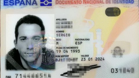 Fotograf&iacute;a DNI del joven que sale con el palillo en la boca